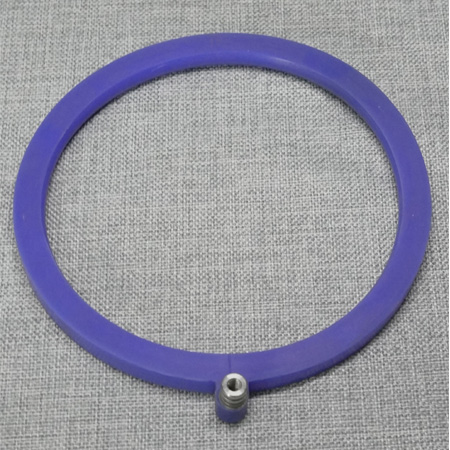 Inflatable seal for transfer hatch
